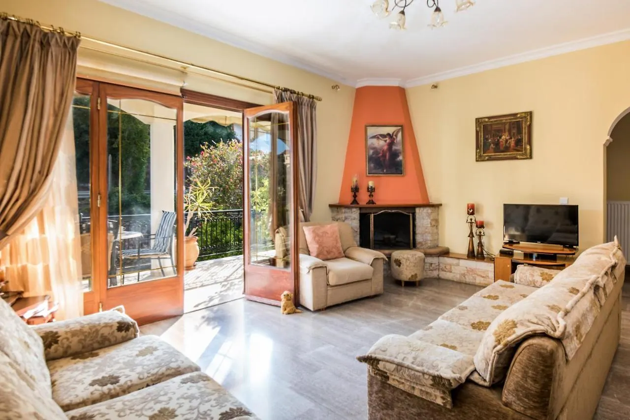 Virginia - Home In Helmata Argostoli